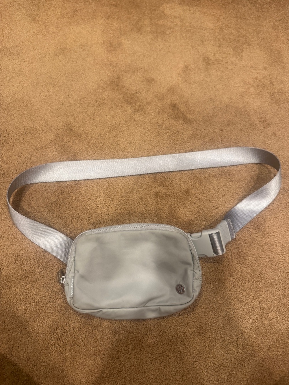 Lululemon Everywhere Belt Bag 1L - Seal Gray